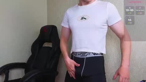 Snapshot of pistonpojizni chatting on December 12, 3:10 am STRONGBEAUTY online show from December 12, 3:10 am