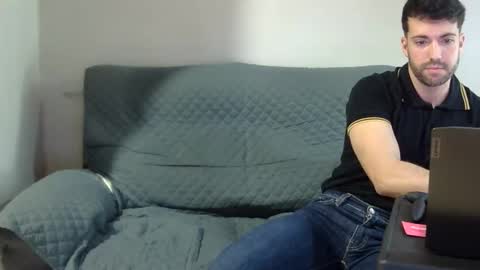 Snapshot of pitruki00 chatting on April 6, 12:39 pm pitruki00 online show from April 6, 12:39 pm