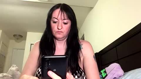 Snapshot of pixie_mixie chatting on June 10, 2:01 am Trash Kitten online show from June 10, 2:01 am