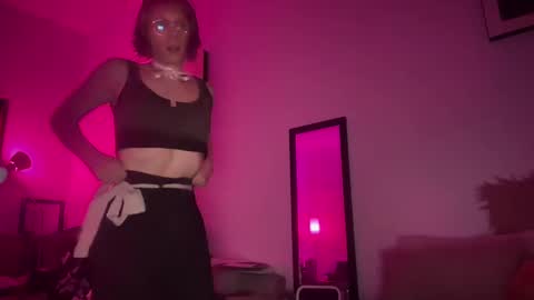 pixie_praxis online show from February 5, 8:11 am