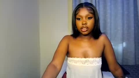 Snapshot of pixie_roman chatting on July 21, 9:22 am Majesty online show from July 21, 9:22 am