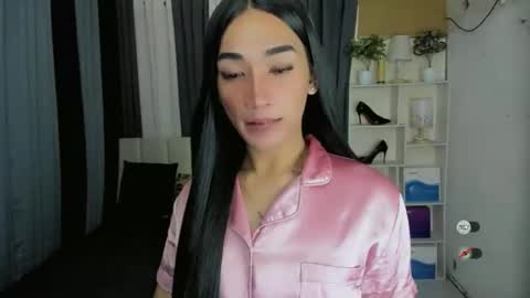 pixiedoll_ online show from February 21, 4:35 am