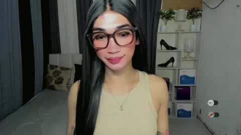 pixiedoll_ online show from March 2, 6:37 pm