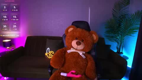 pixiepeachh online show from December 17, 3:18 pm