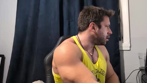 pizza_biceps online show from February 3, 4:21 am