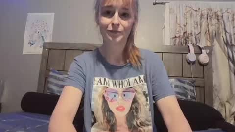 Snapshot of pizzedwife chatting on July 8, 3:33 am pizzedwife online show from July 8, 3:33 am