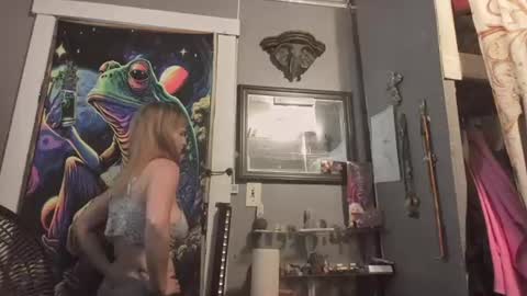 Snapshot of pizzedwife chatting on July 20, 7:27 pm pizzedwife online show from July 20, 7:27 pm