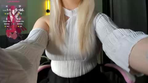 planes_girll online show from October 20, 1:11 pm