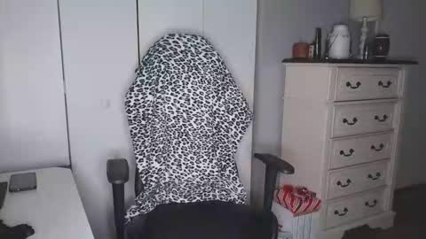platinum_princess_nicole online show from December 15, 1:43 am
