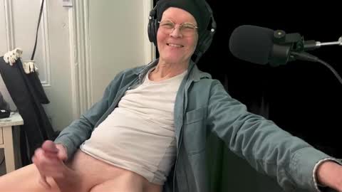 Snapshot of playdayfunshow chatting on February 15, 4:03 am STC online show from February 15, 4:03 am