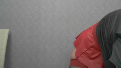 Snapshot of playful_goldie chatting on December 15, 6:50 am Goldie online show from December 15, 6:50 am