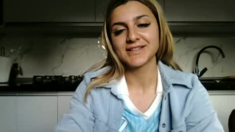 Snapshot of playfulnicole chatting on June 15, 5:42 am PlayfulNicole online show from June 15, 5:42 am