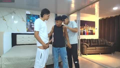   online show from April 21, 11:18 pm