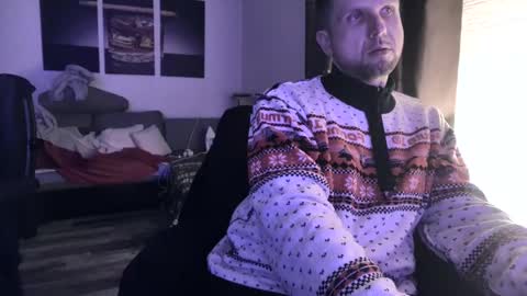 Snapshot of plboy23 chatting on December 23, 6:27 pm Hello ask me . Im glad to see you here in my room. Welcome PVT is open online show from December 23, 6:27 pm