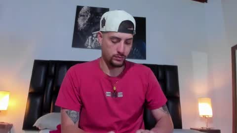 JUAN AND JULI online show from December 26, 9:04 pm