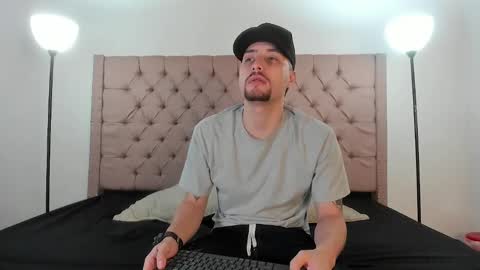 JUAN AND JULI online show from February 23, 11:44 am