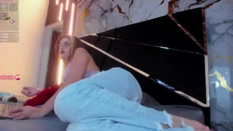 JUAN AND JULI online show from March 7, 11:38 pm