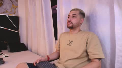 JUAN AND JULI online show from October 14, 10:32 pm