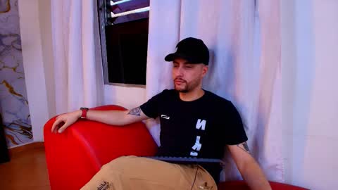 JUAN AND JULI online show from October 15, 10:32 pm