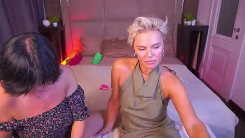 Snapshot of pleasurewecouple chatting on July 21, 6:49 am Ira brunette and Vika blonde online show from July 21, 6:49 am