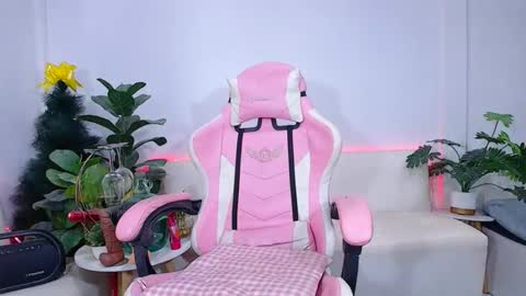 Ploysai online show from November 22, 3:22 pm