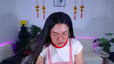 Ploysai online show from April 21, 1:18 am