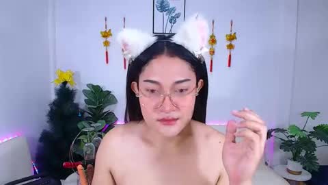 Ploysai online show from April 28, 9:42 pm