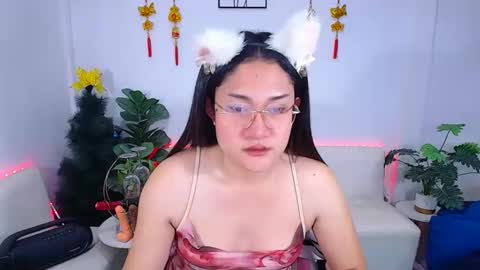 Ploysai online show from May 3, 2:45 pm
