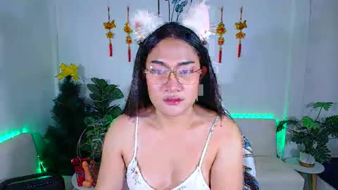 Ploysai online show from May 6, 6:52 am