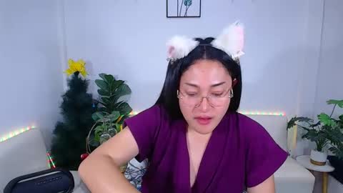 Ploysai online show from May 11, 3:51 pm