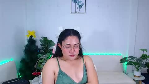Ploysai online show from May 20, 4:02 pm