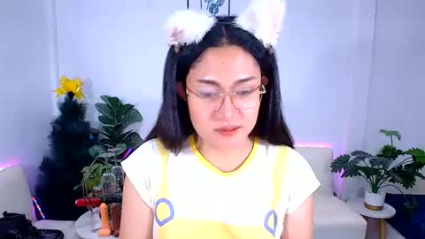 Ploysai online show from June 6, 3:28 pm
