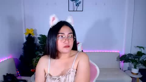 Ploysai online show from June 13, 8:01 am