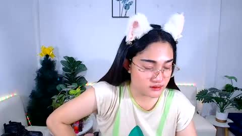 Ploysai online show from June 14, 11:07 pm