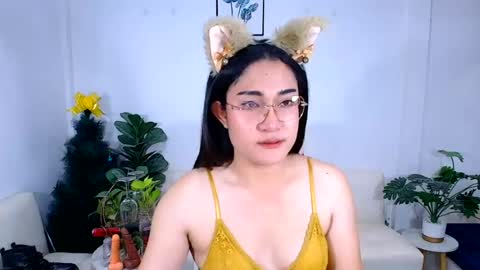 Ploysai online show from June 15, 1:13 pm