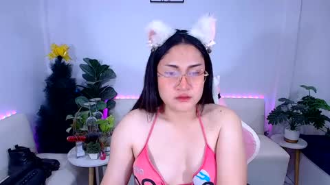 Ploysai online show from July 21, 2:52 pm