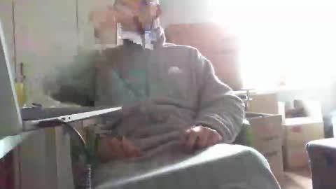 Snapshot of plu07f3520 chatting on March 29, 8:25 am plu07f3520 online show from March 29, 8:25 am