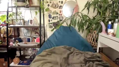 Goddess Pluto online show from December 4, 9:45 pm