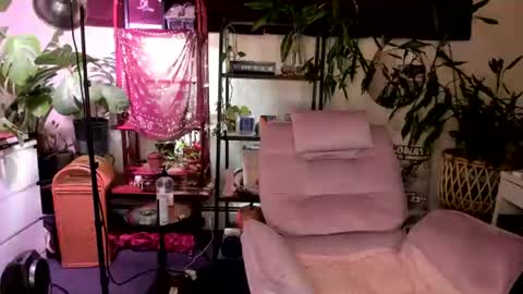 Snapshot of pluto_astrology chatting on June 8, 1:39 am Goddess Pluto online show from June 8, 1:39 am