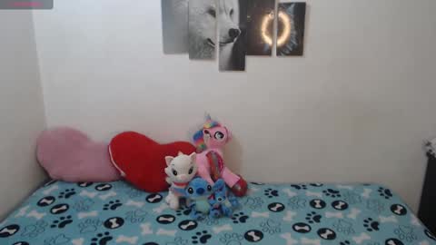 Snapshot of pocahontas_princess__ chatting on October 1, 3:40 pm Pocahontas online show from October 1, 3:40 pm