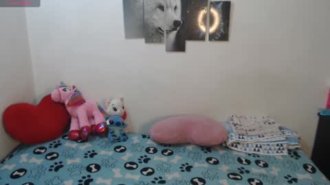 Snapshot of pocahontas_princess__ chatting on October 7, 2:47 pm Pocahontas online show from October 7, 2:47 pm