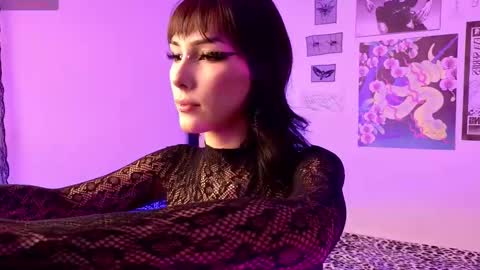 Snapshot of poison_dafne chatting on November 4, 11:26 pm Dafne online show from November 4, 11:26 pm