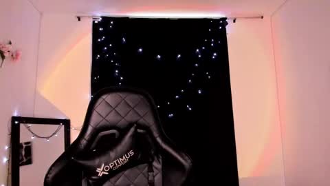 Willow                      Hours 12pm to 630pm Colombian time FRIDAY AND SUNDAY FREE DAYS online show from January 20, 9:01 pm