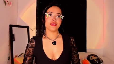 Willow                      Hours 12pm to 630pm Colombian time FRIDAY AND SUNDAY FREE DAYS online show from February 4, 8:17 pm