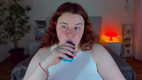 Snapshot of polinasallivan chatting on June 11, 9:35 pm Polina online show from June 11, 9:35 pm