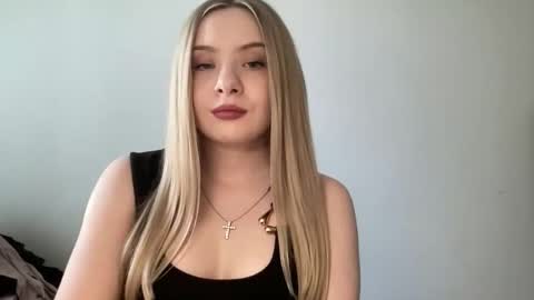 polishangel222 online show from April 25, 2:25 pm