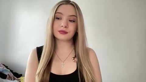 polishangel222 online show from April 26, 1:42 pm