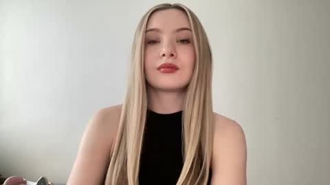 polishangel222 online show from April 28, 2:22 pm