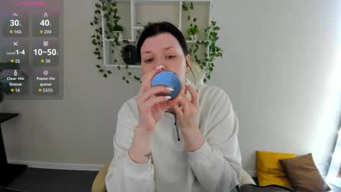 Polly online show from November 14, 1:37 am