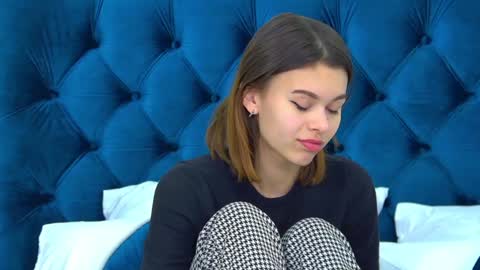 Snapshot of pollylanders chatting on December 5, 11:07 pm Polly online show from December 5, 11:07 pm